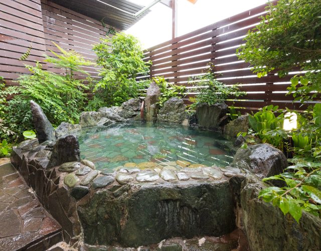 露天風呂<br>Open-air bath 