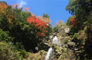 山姥の滝・ゴトゴト石